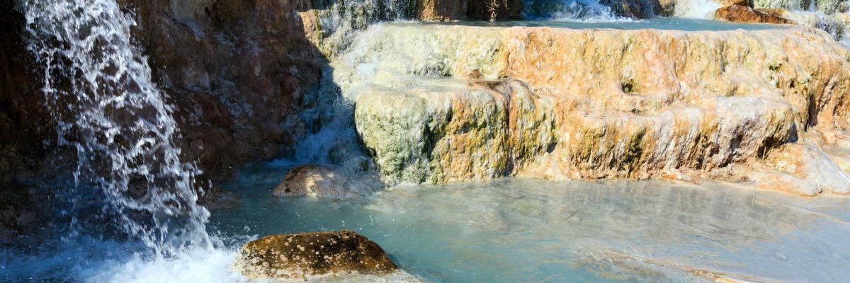 cascate del mulino saturnia toscana Natural spa with waterfalls and hot springs at Saturnia thermal baths, Grosseto, Tuscany, Italy